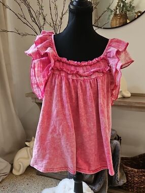 New In Women's Pink Ruffle-Sleeve Women’s Top. Size M